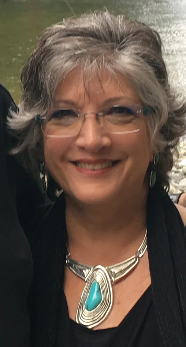 Alice_w_necklace.jpg
