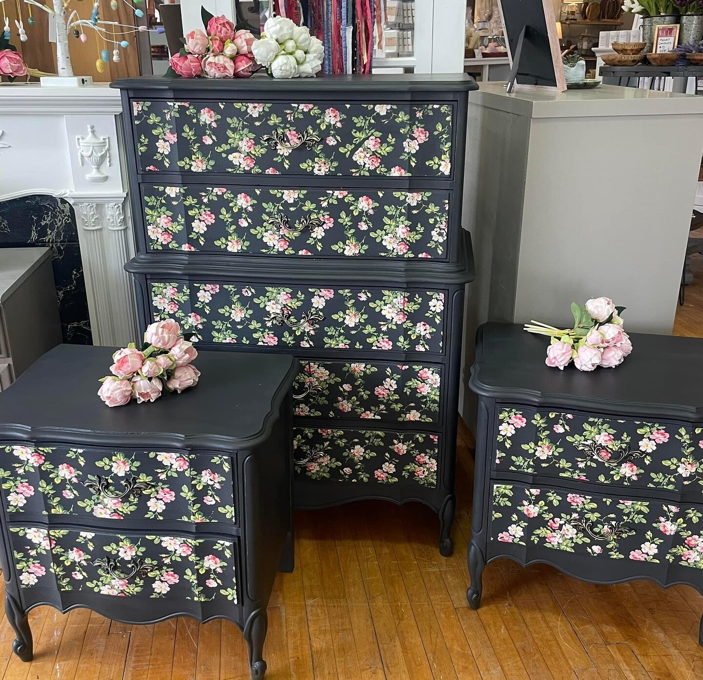 Obsessed with these gorgeous pieces at @savinggracevintage by one of my fave customers @debradejong 💕 Debra used the Iron Orchid Designs Rose Chintz Paint Inlay(one of my favorites) on black paint to really give the pink flower detail a pop! How ama