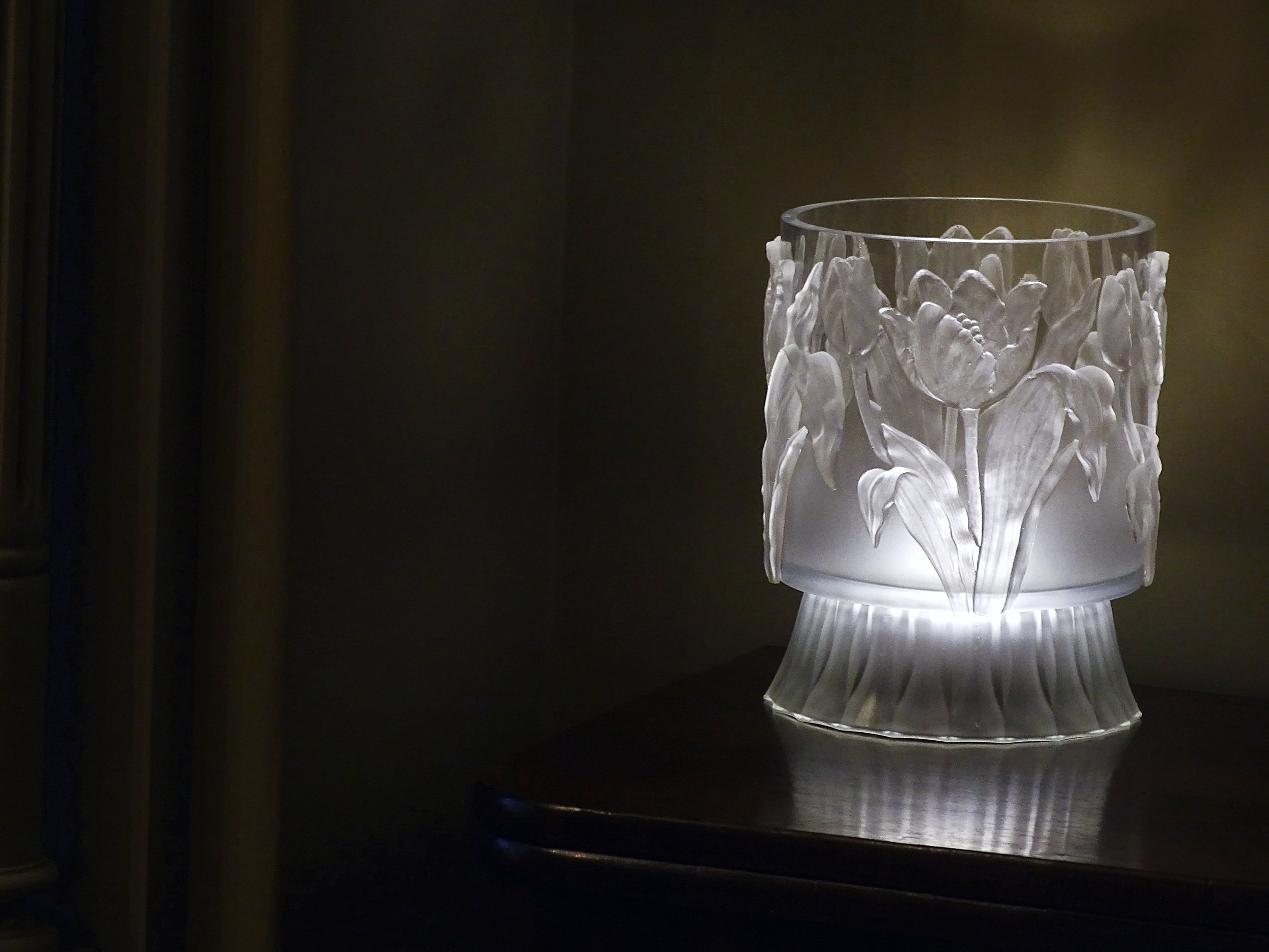 Texas In-Laws IOD Tulips Decor Mould 6"x10" by Iron Orchid Designs