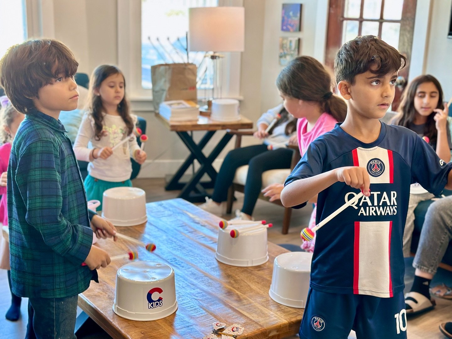 Wow! What an amazing morning it was during Hebrew school today! 😃😃
After the morning prayers with Jewish songs and practicing our Hebrew reading, we learned all about how prayer is an expression of our heart as we sing to G-D👌
We made a drum circl