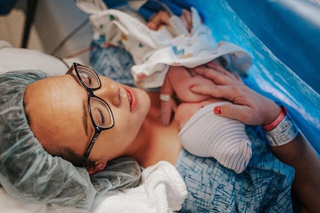 The sweet relief of holding your baby for the first time. Pure love. ❥
.
.
.
.
. .
#kansascitybirthphotographer #annapollittbirthstories #hospitalbirth #overlandparkbirth #justborn #birthphotog #kansascity #birth #birthphotography #birthphotographer 