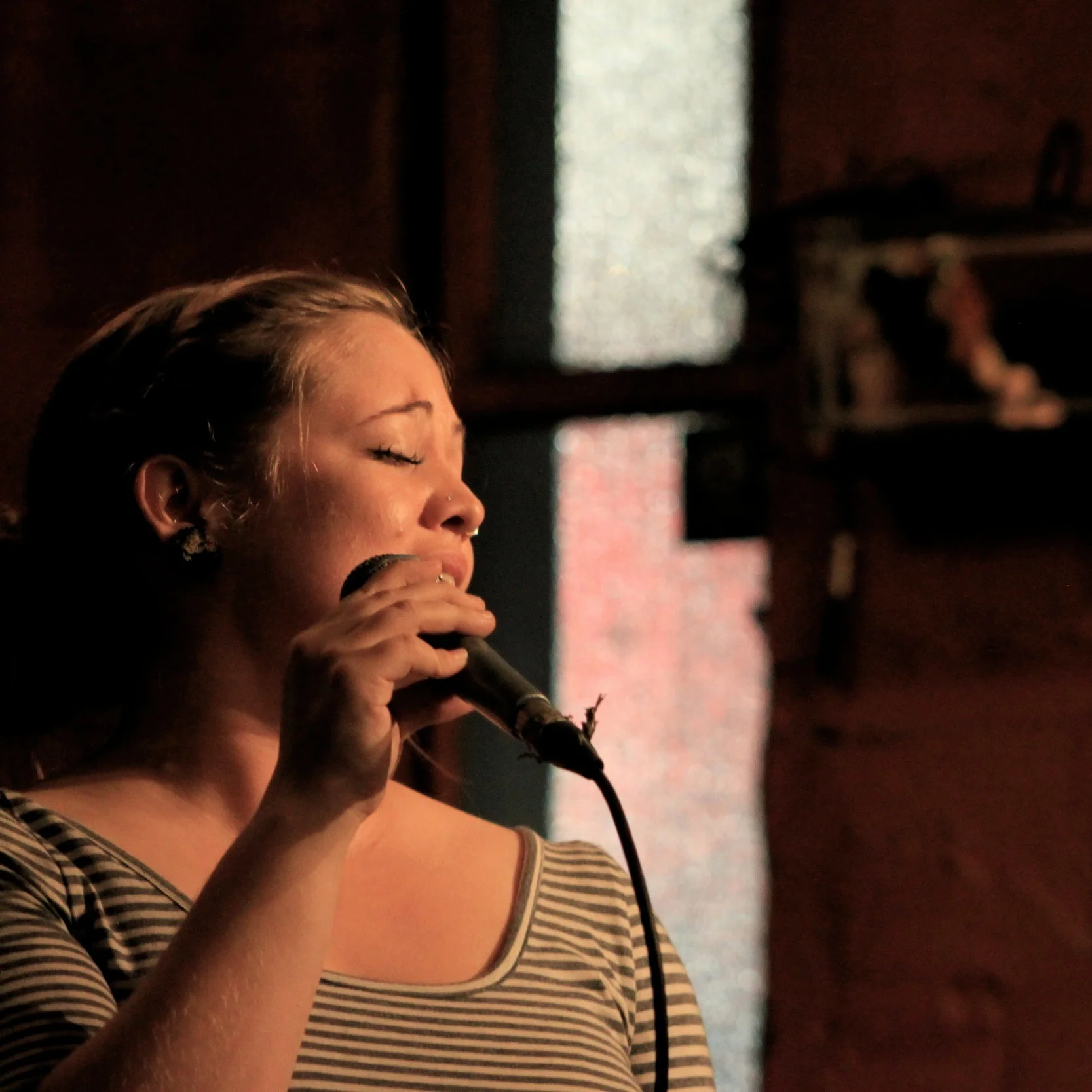 Photo by James Law. Laura Swankey at the Rex Hotel, Toronto. January 2016.
