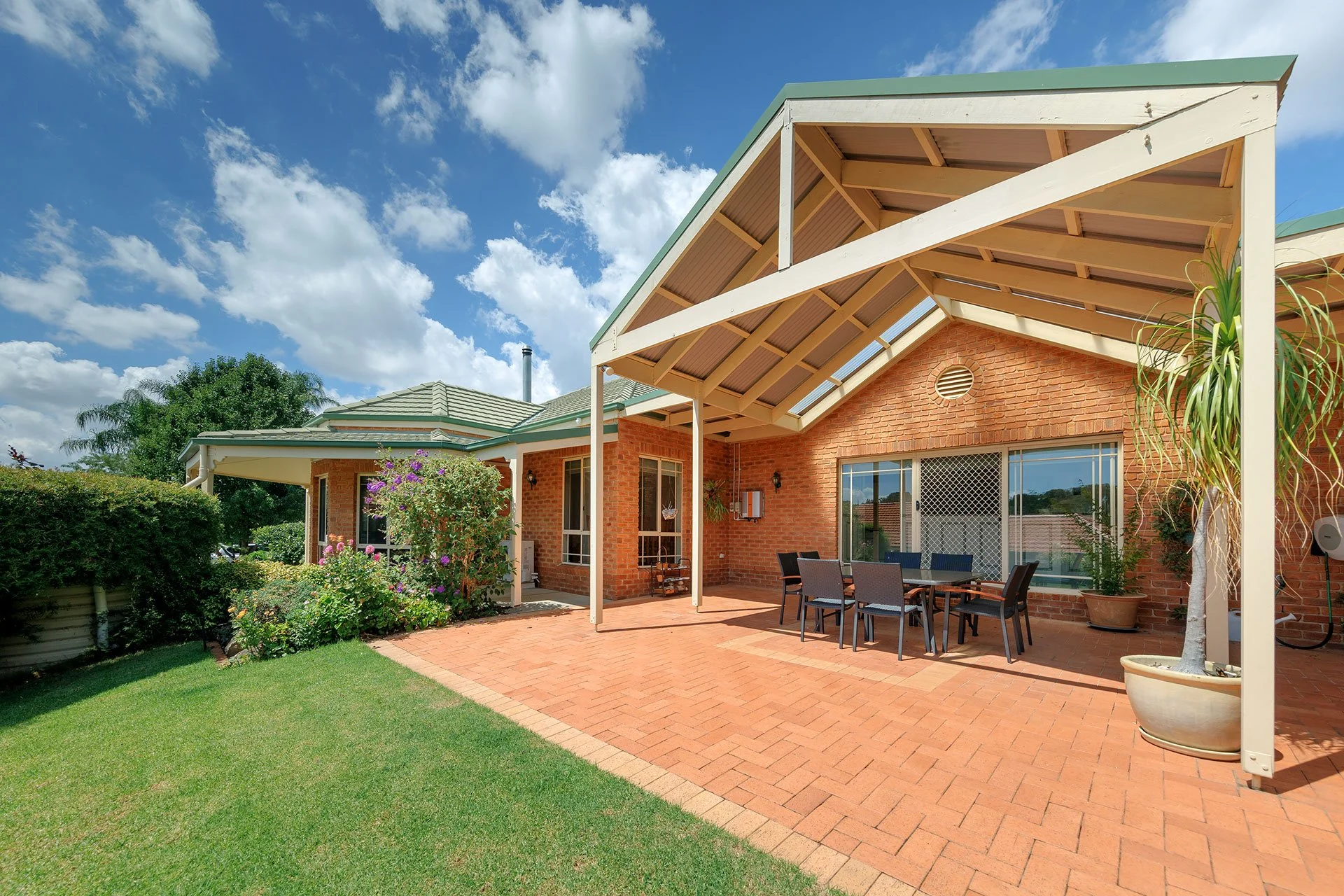 8-Haldon-Court-Wodonga-10.jpg