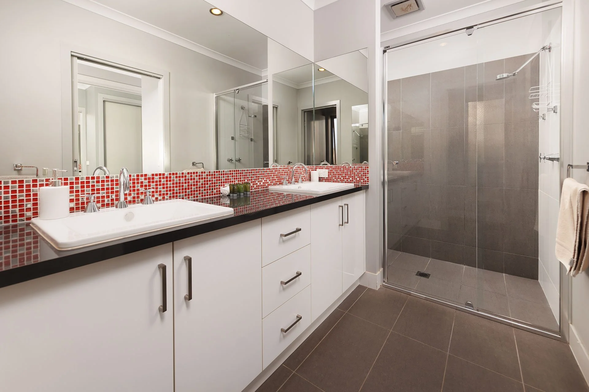 2-536-Roper-Street-Albury-06.jpg