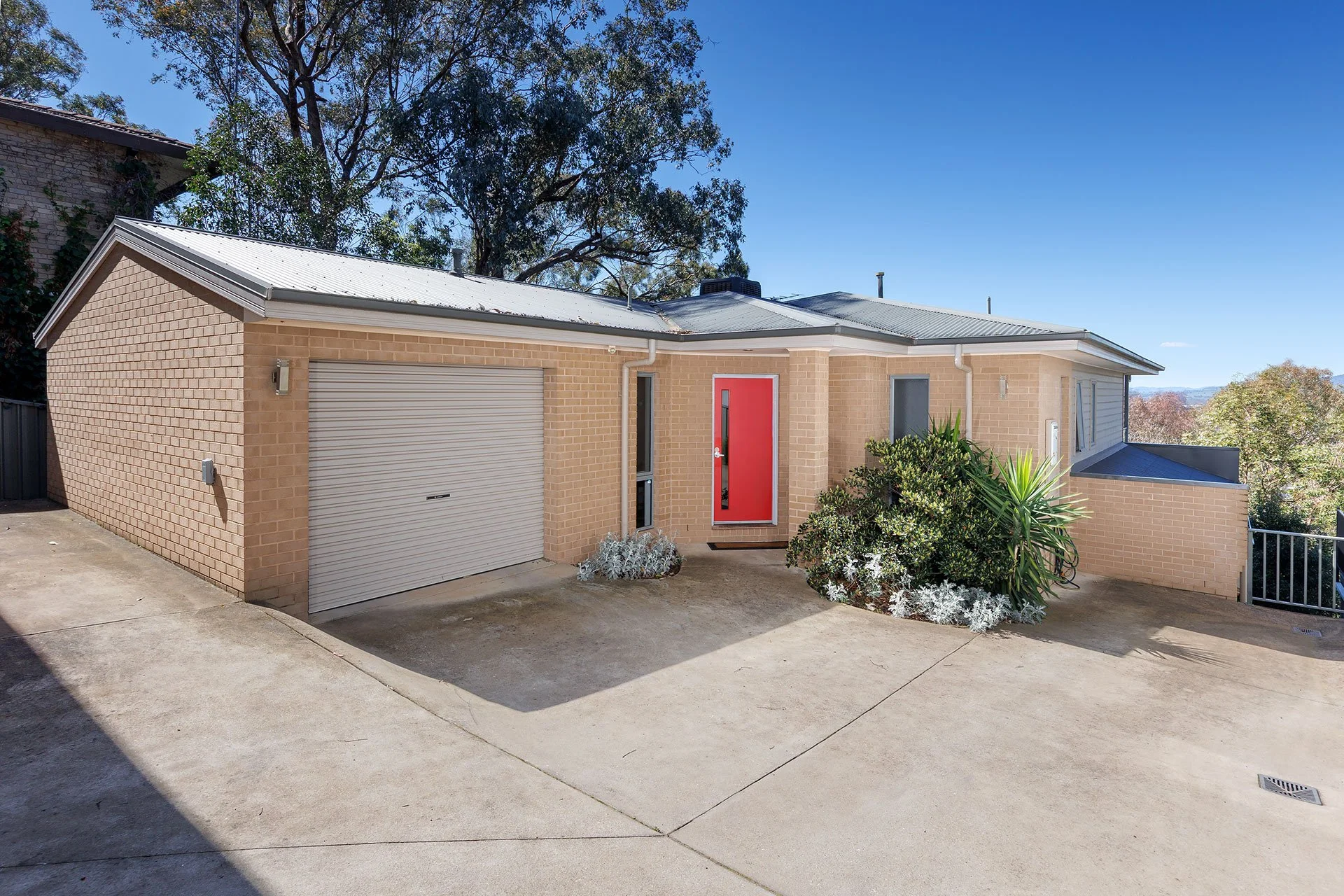 2-536-Roper-Street-Albury-01.jpg