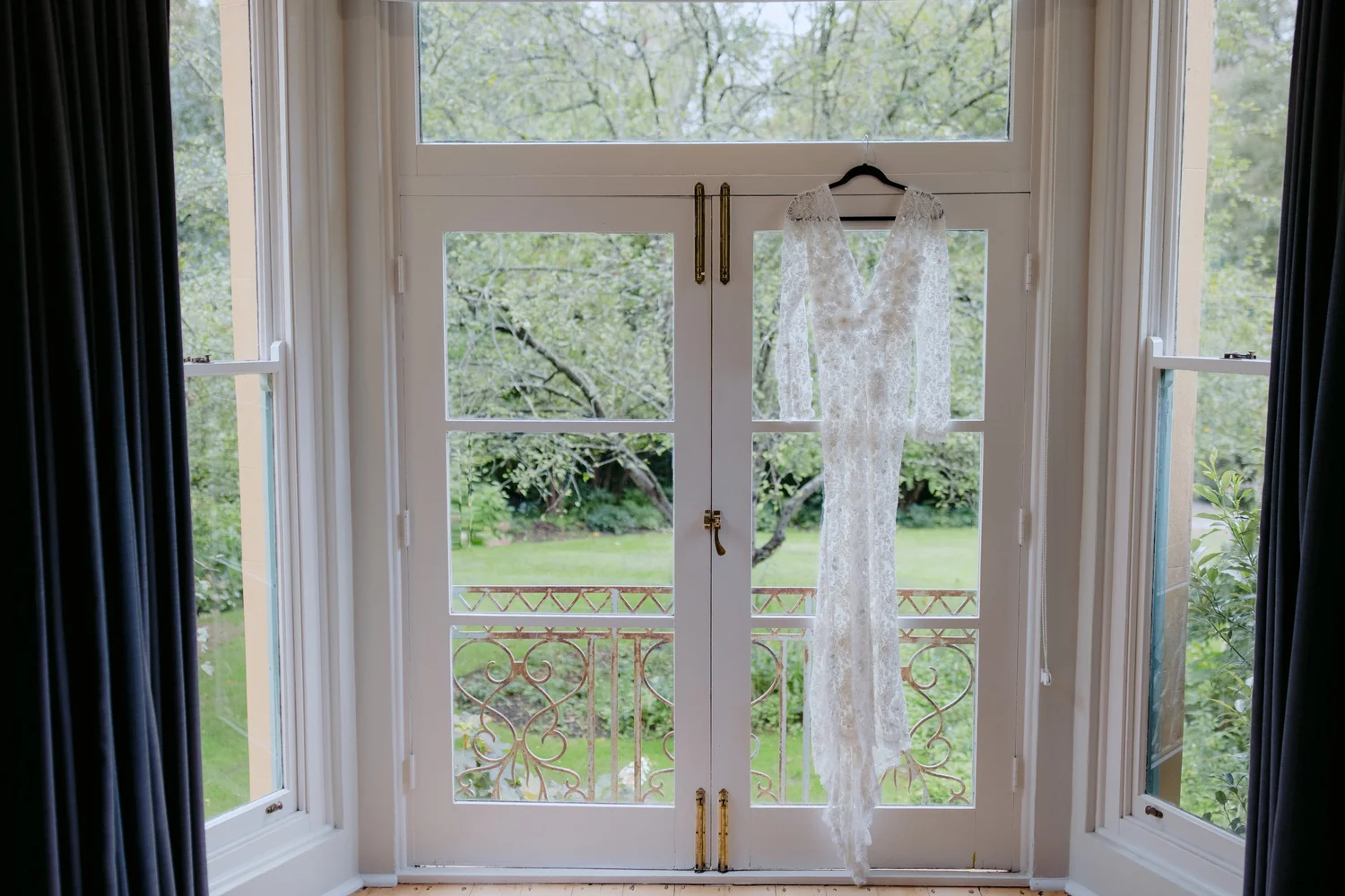 Emma & Riley — Romance, Rain, Champagne Showers — Mona Farm