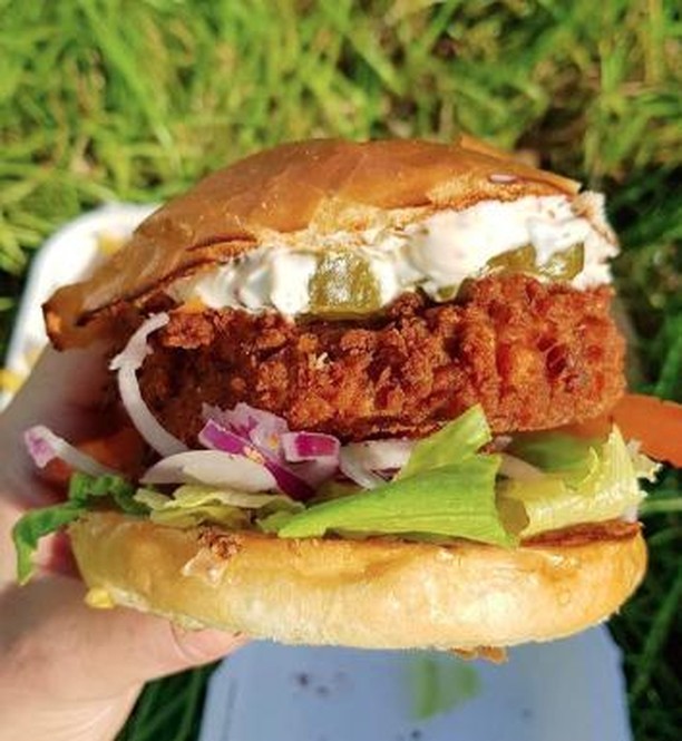 When people say #plantbased means salads and seeds&hellip;.Today's #NationalJunkFoodDay inspiration is fresh from across the pond &ndash; @crueltyfreeclairey got our attention with her #Glastonbury eats. What&rsquo;s on your menu today? 🍔 🍟 🍕