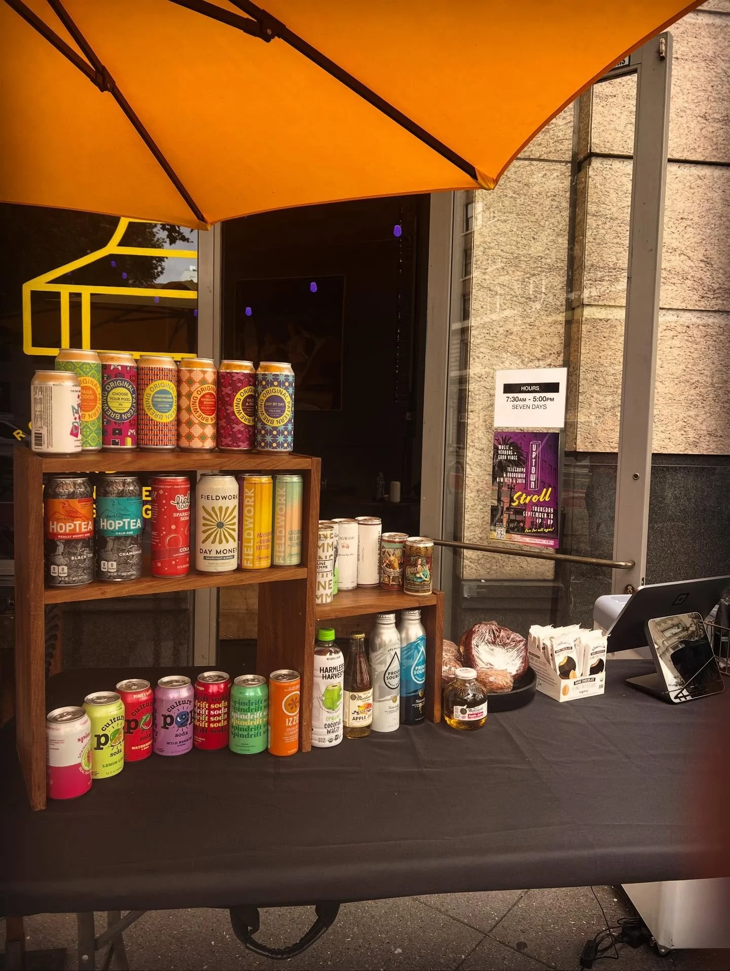 we&rsquo;re outside tonight for the @oaklanduptownstroll from 4-8! Two for one beers! Plus It&rsquo;s Its for days.