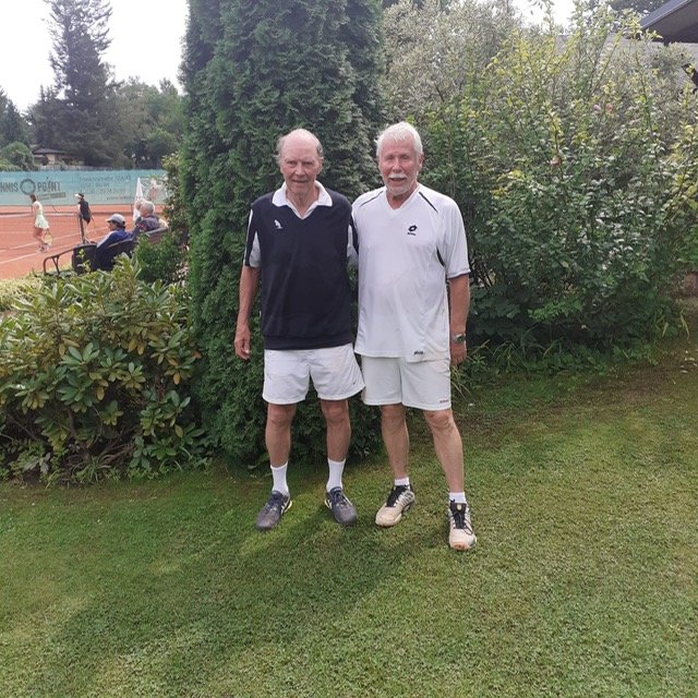 Herren 80 Finale: Ulrich Lindau (r.) gewinnt gegen Achim Rothe