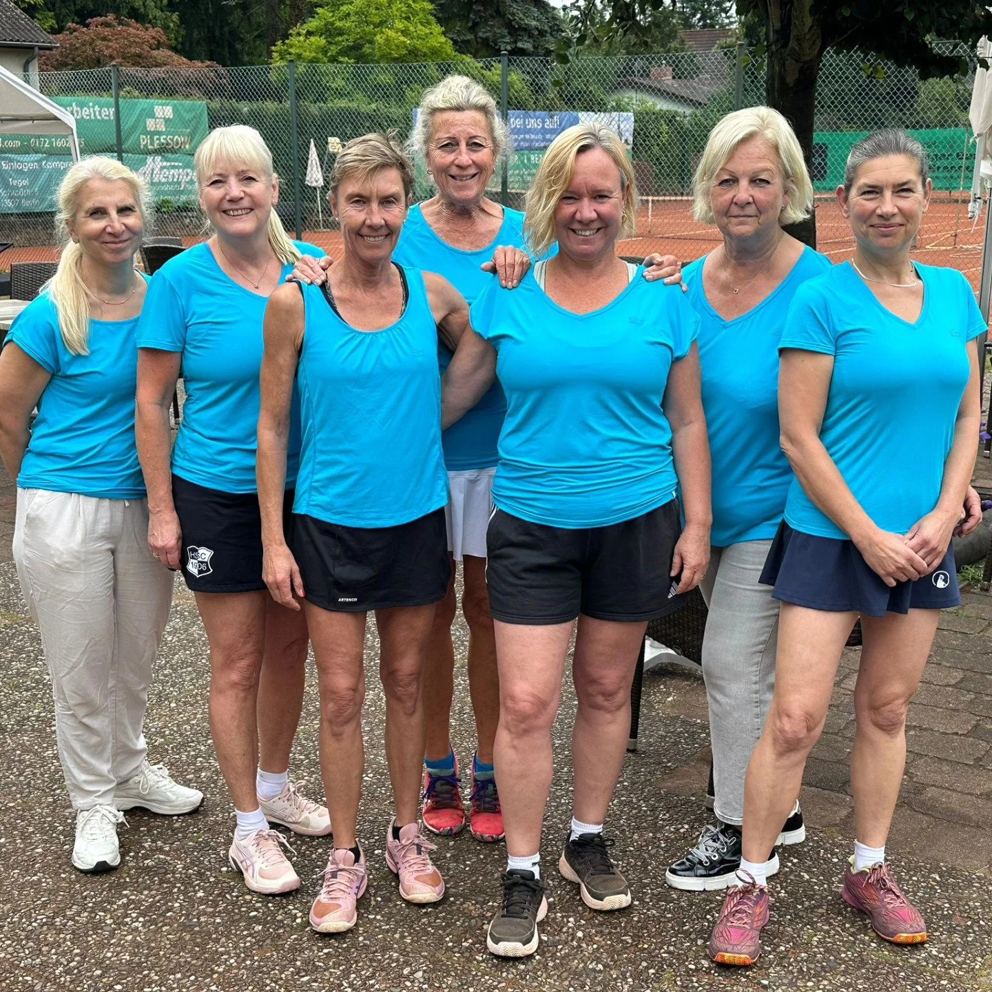 Unsere Damen 50 spielte am vergangenen Samstag gegen den TC Wilmersdorf.
Mit einem 5:4 gewannen Sie nicht nur ihr Spiel, sondern sicherten sich auch den Klassenerhalt. Weiter so! 💪🏼 

Weitere Ergebnisse des erfolgreichen Wochenendes:

Herren 40/3: 