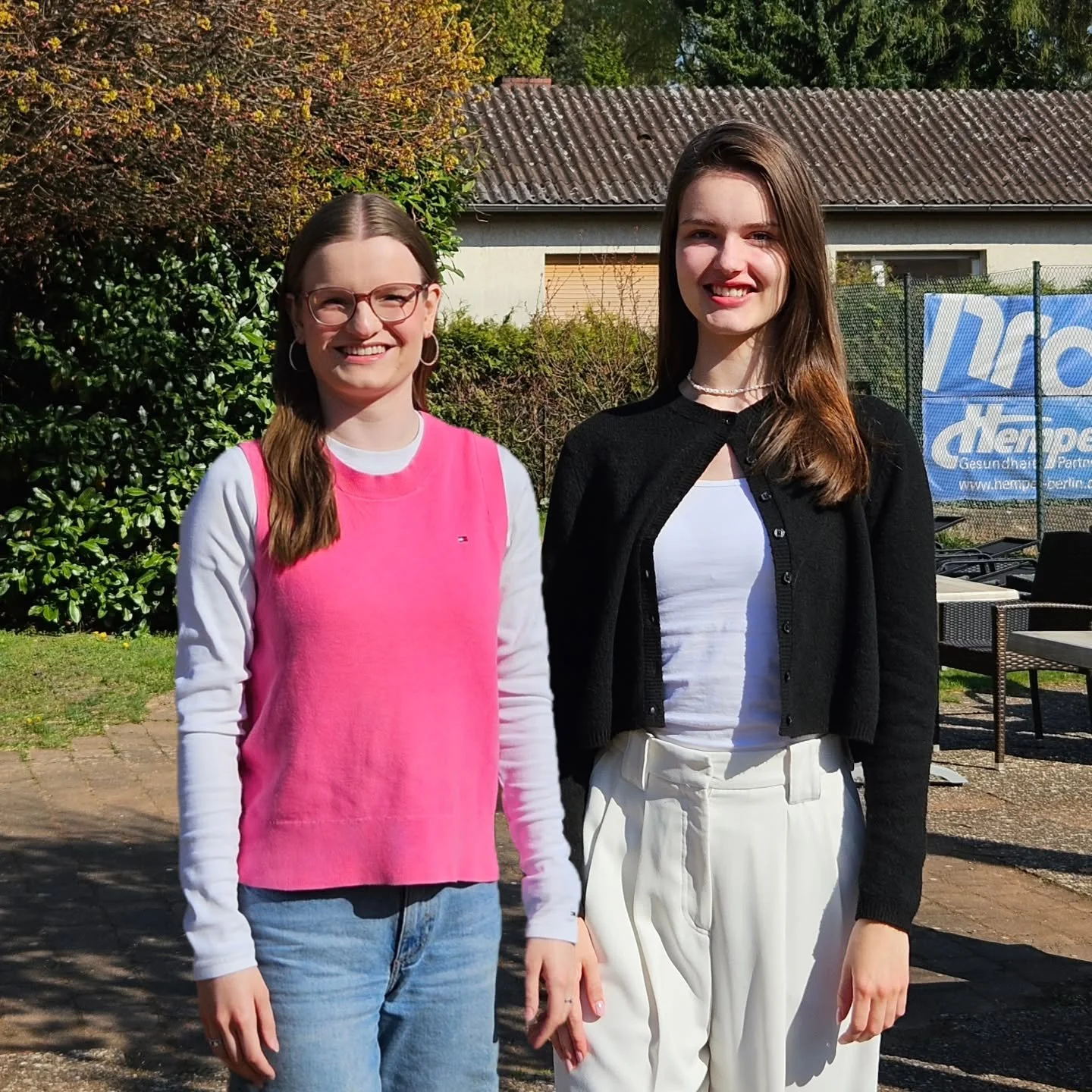 🎾 Hey zusammen!

Wir sind Marlen &amp; Clara &ndash; und die Gesichter hinter diesem Account 🙌
Seit einem Jahr f&uuml;hren wir schon die Social Media Plattformen unseres Vereins und freuen uns dies auch in Zukunft noch weiter machen zu d&uuml;rfen!