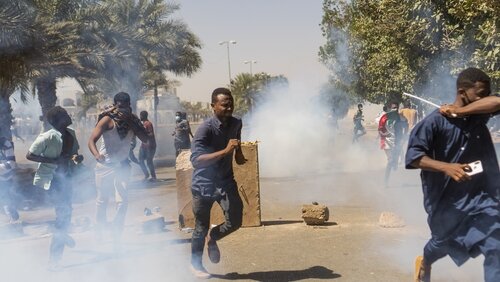 Sudanese Protestors Teargased