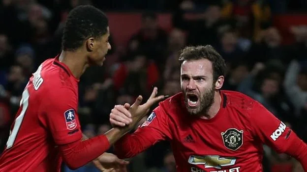 Mata winner sends Man Utd through