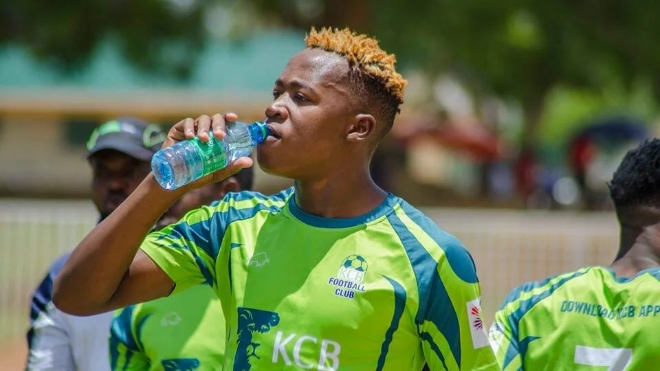 Kenyan international donates foodstuffs to less privileged footballers in the slums