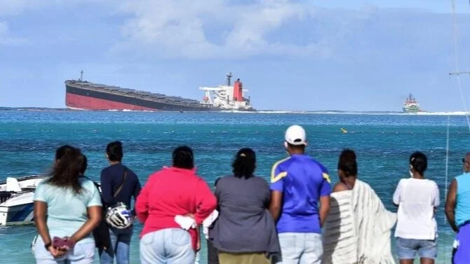 Mauritius scrambles to contain massive oil spill