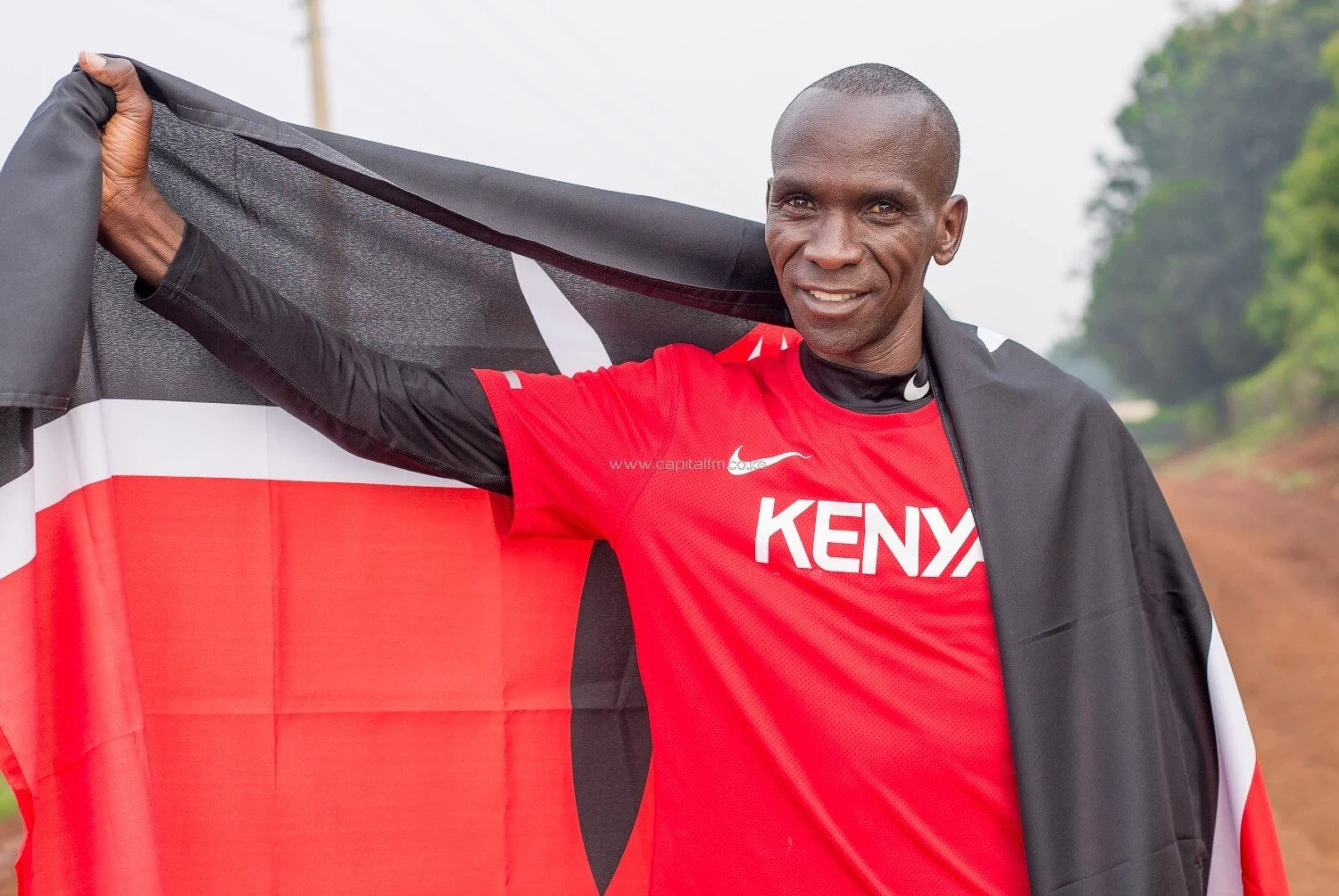 Mo Farah to pace set as Eliud Kipchoge hunts fifth London Marathon titleBy Timothy Olobulu