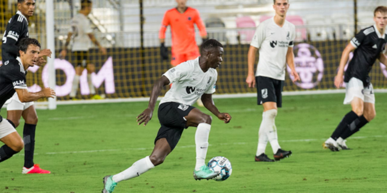 Kenyan ace makes winning start in the US