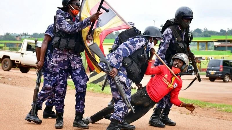 Bobi Wine: Presidential rival's arrest sparks deadly Uganda protests
