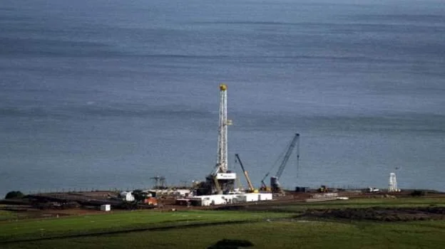 Tanzania and Uganda sign $3.5bn oil deal