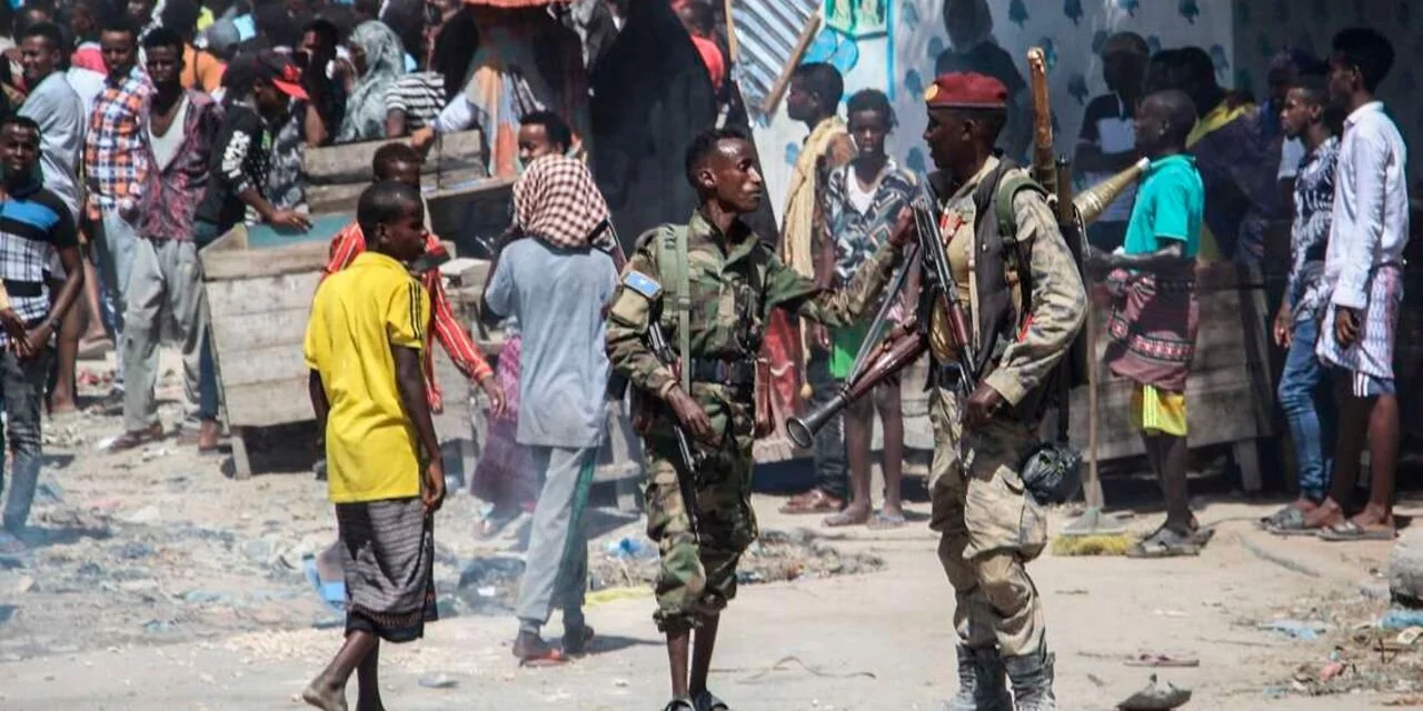 Suicide bomber kills six, injures another six in Mogadishu