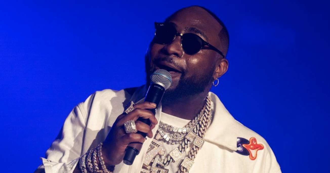 Davido: Afrobeats star says fans sent him £300,000 after Twitter appeal
