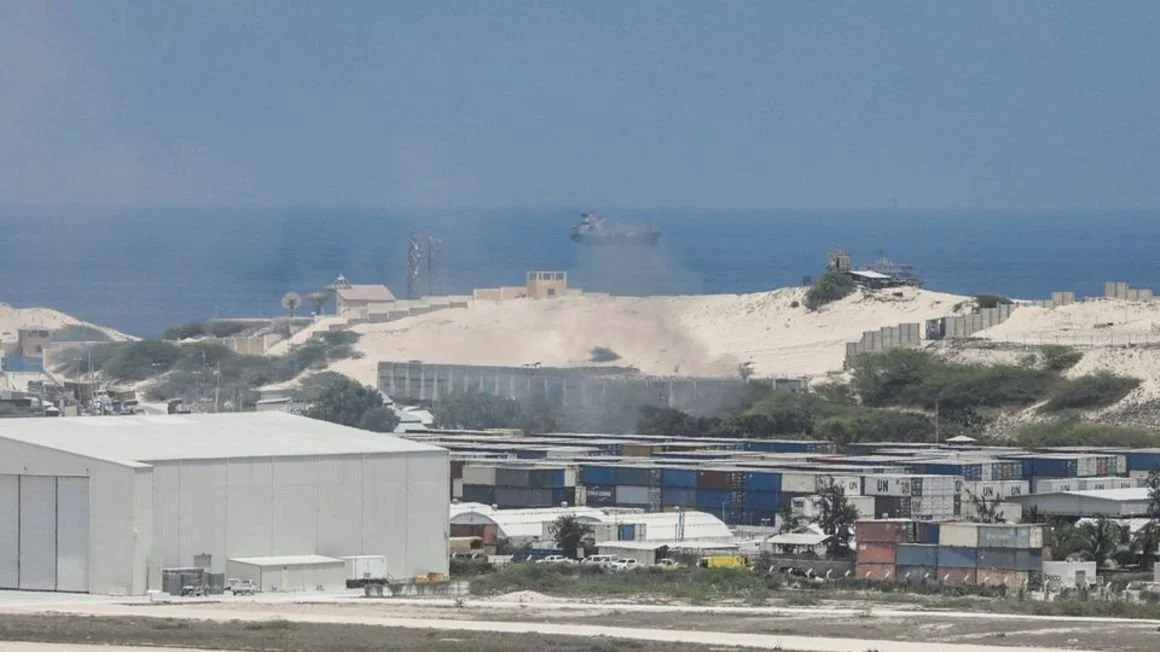 Two gunmen killed trying to storm Mogadishu airport