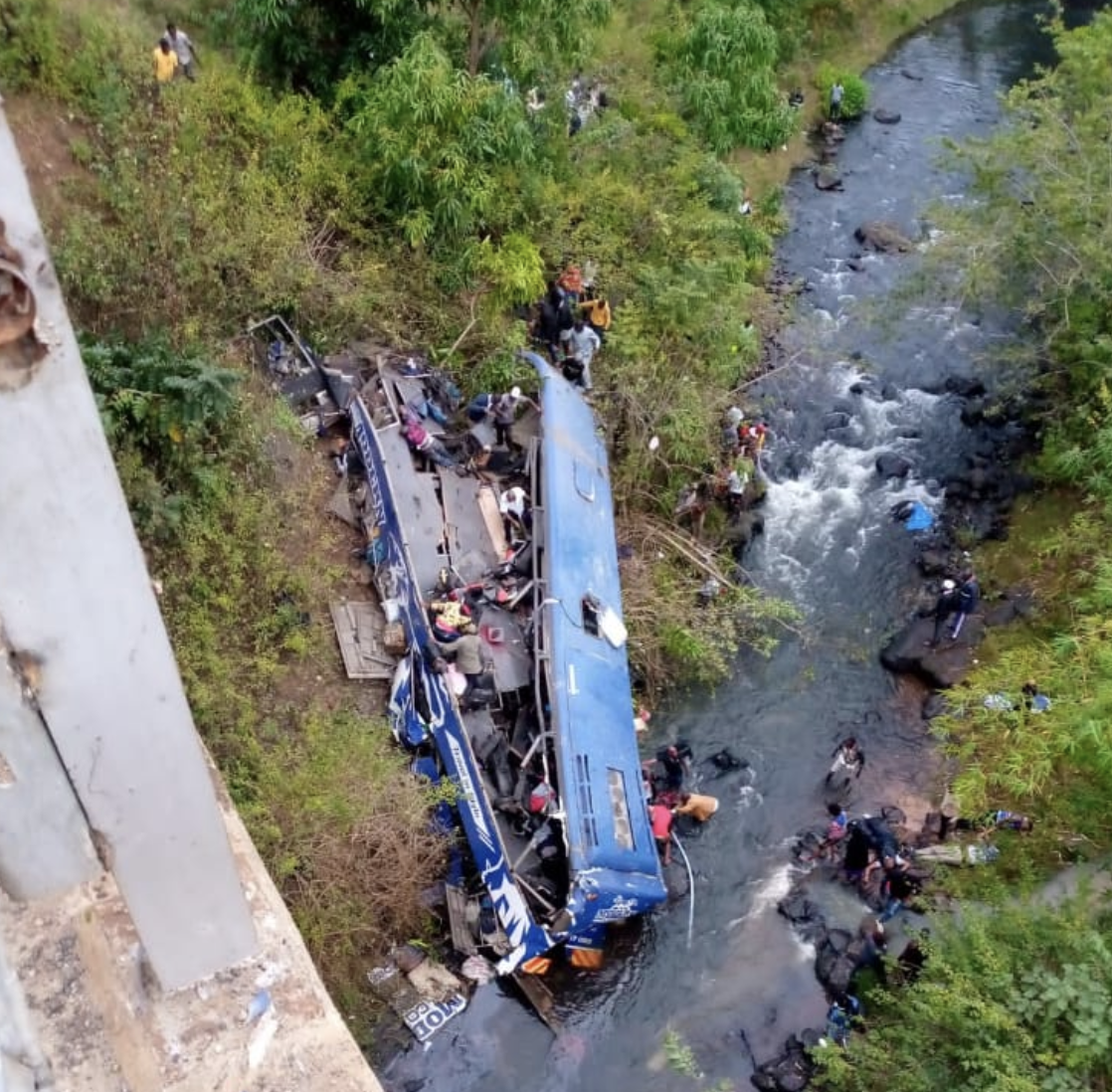 Dozens feared dead in Kenya as bus plunges into river