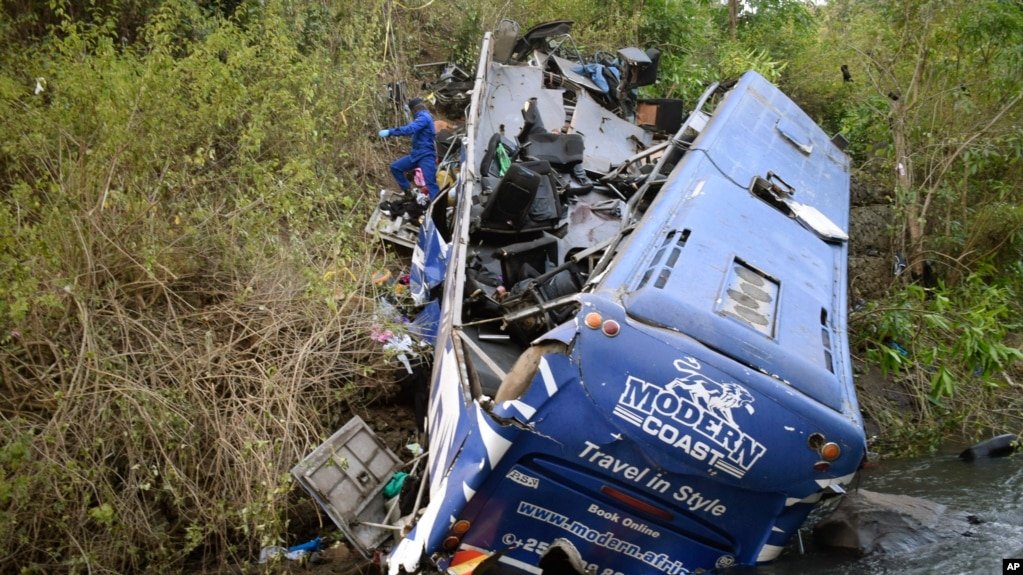 At least 33 die in Kenya as bus plunges into river 
