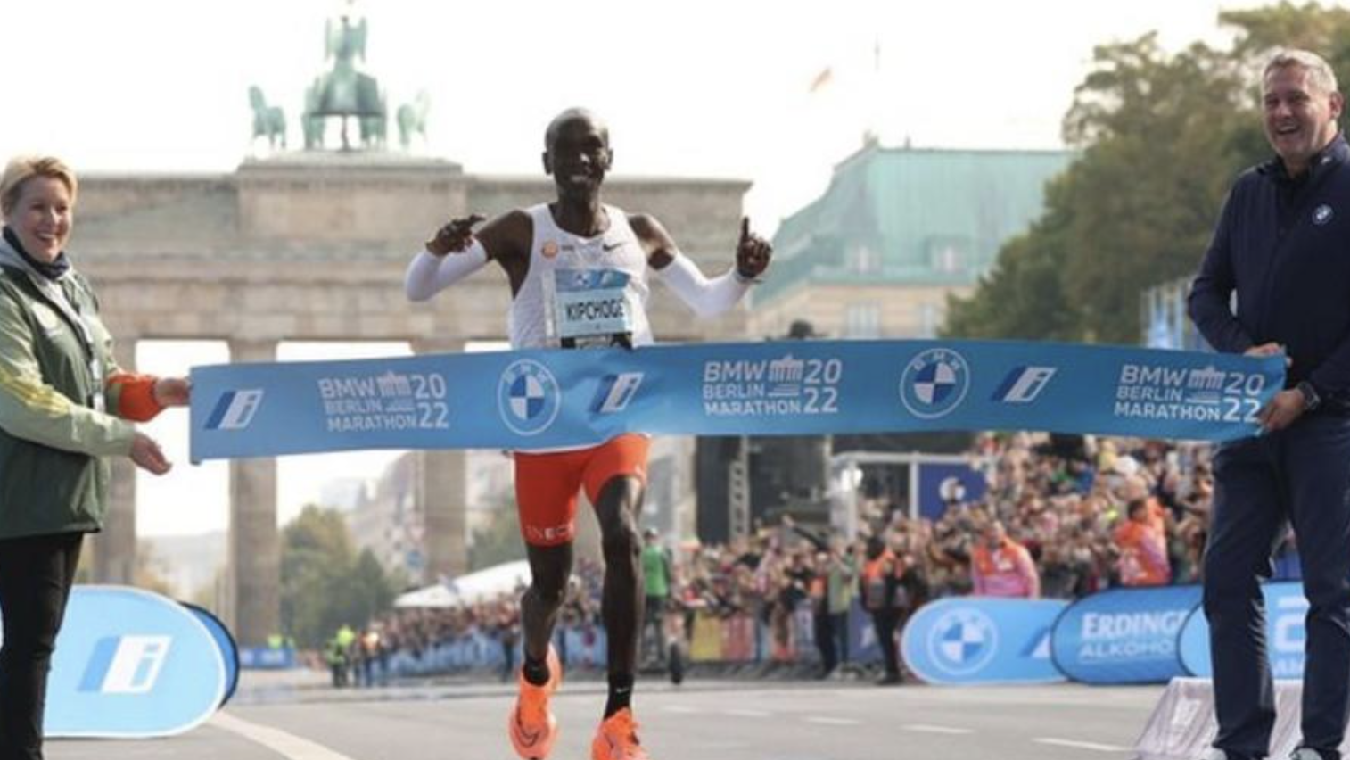 Eliud Kipchoge breaks his own marathon world record in Berlin