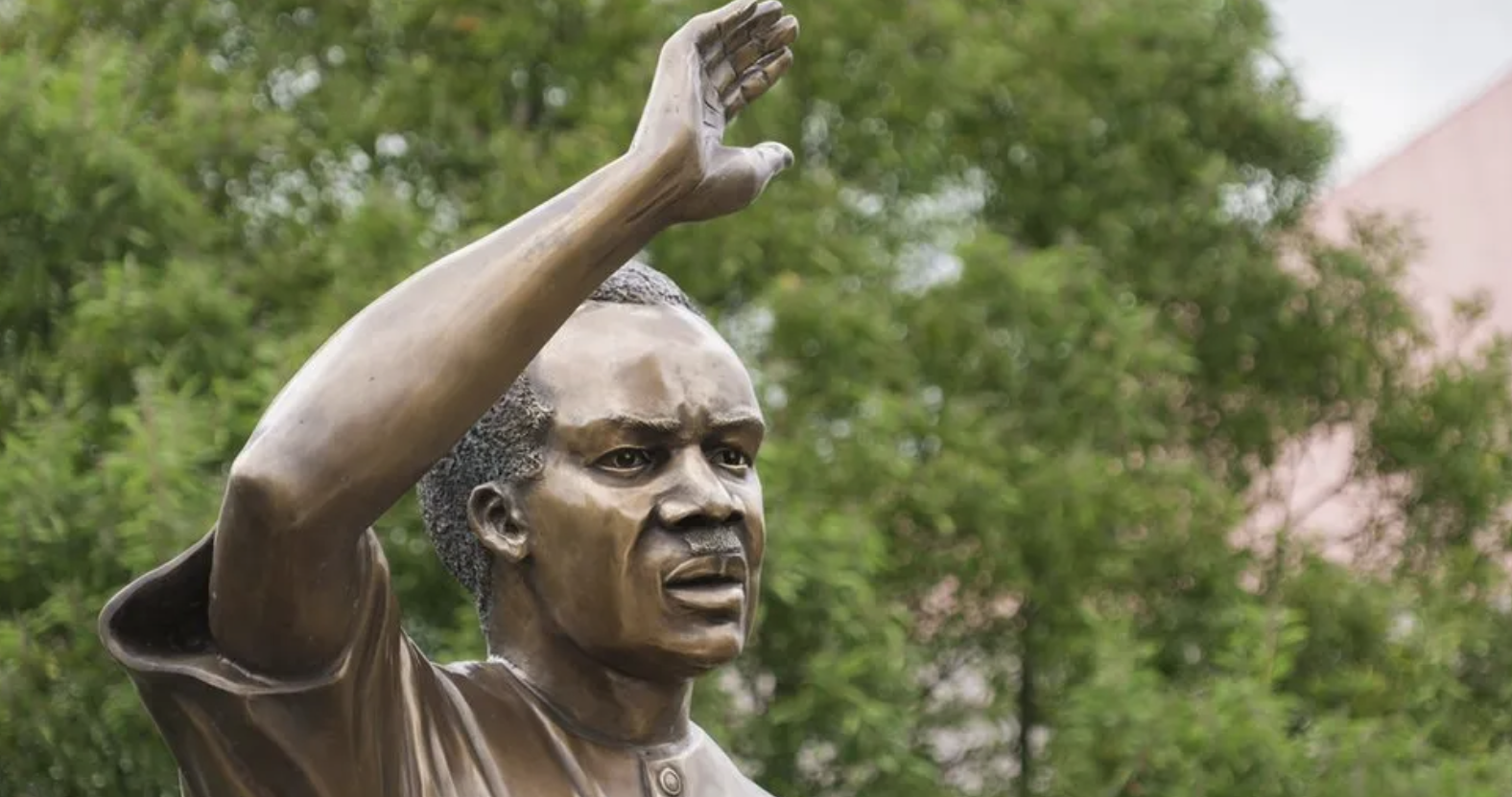 Julius Nyerere: Former Tanzanian leader honoured by African Union statue