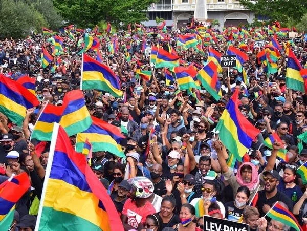 Mauritius Imposes Curfew After Violent Protests