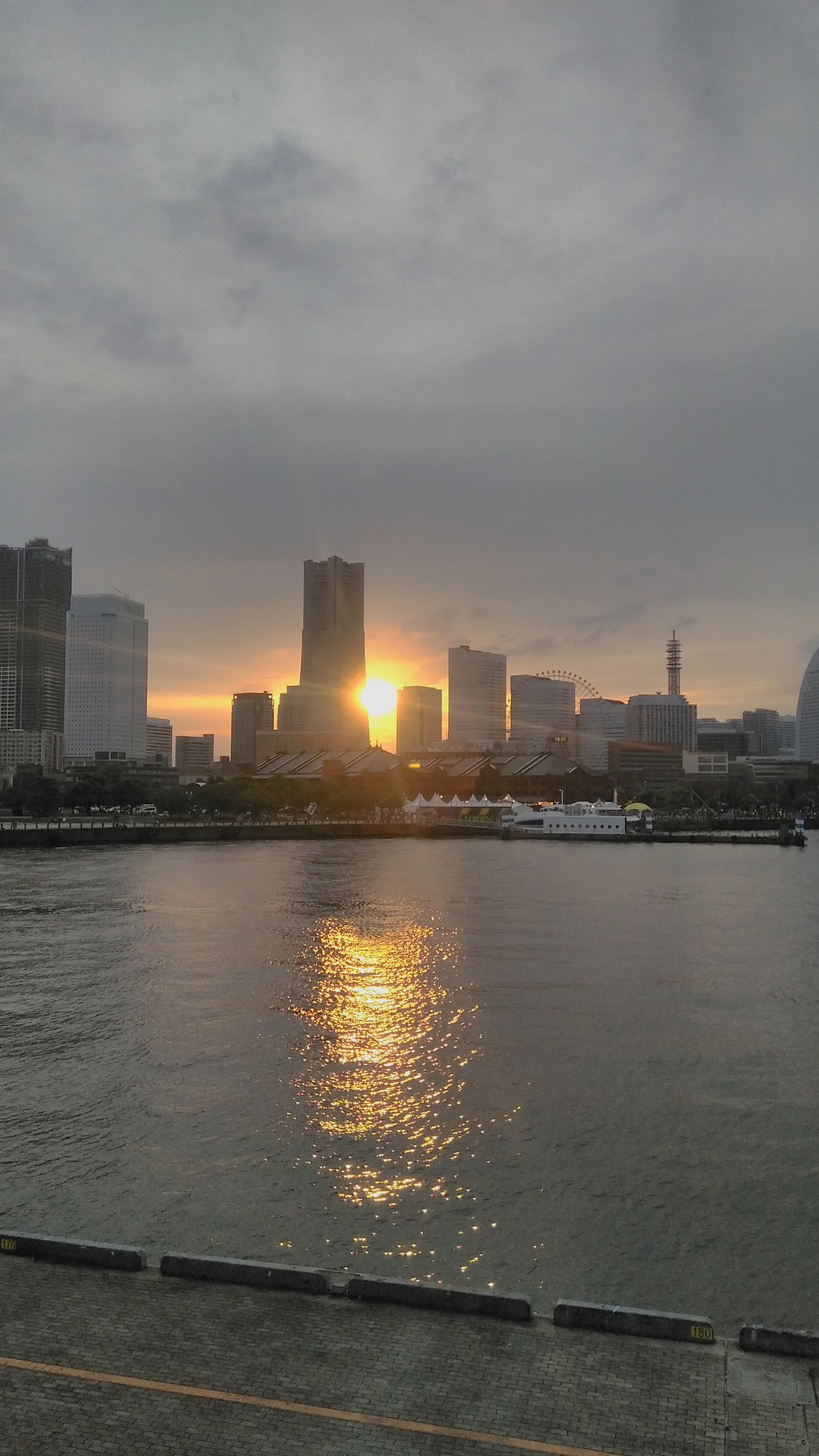 the sunset seen from Yokohama Bay