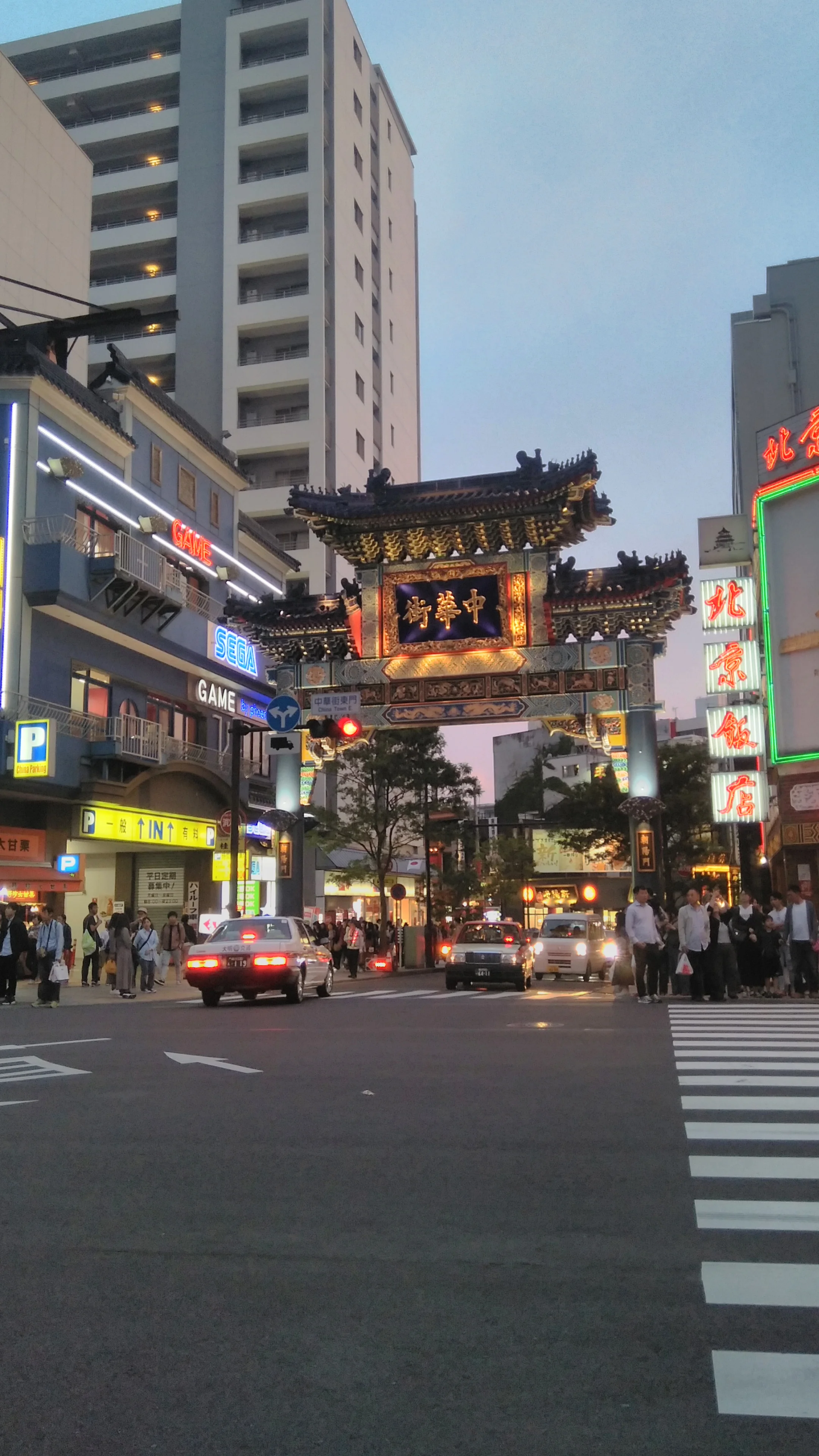 the Motomachi Chukagai gate