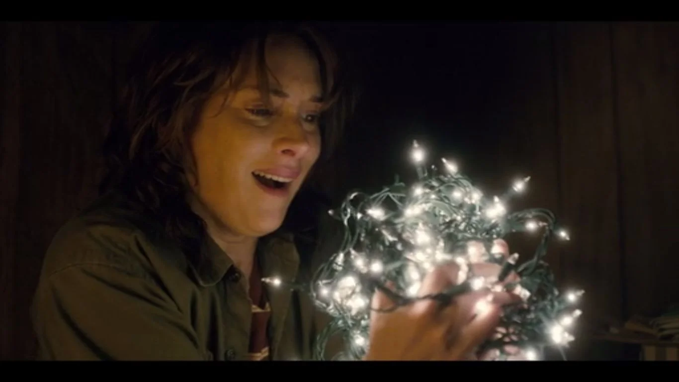 Stranger-Things-3-Joyce.jpg