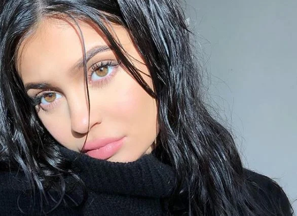 kylie-jenner-selfie.jpg
