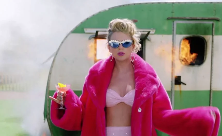 Taylor-Swift-You-Need-To-Calm-Down-Music-Video-Easter-Eggs-860x527.jpg