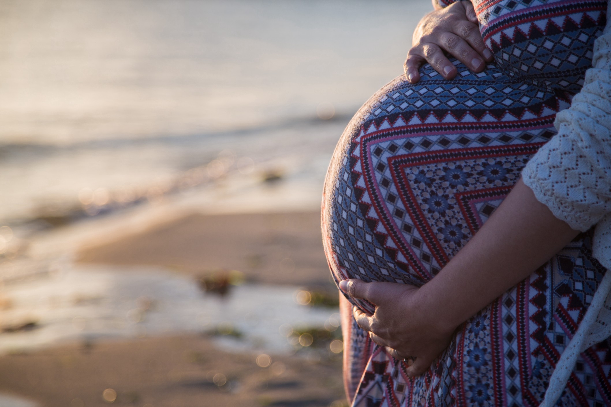 pregnancy-beach-waves-ocean-baby-mom-bump_t20_plbEVe.jpg