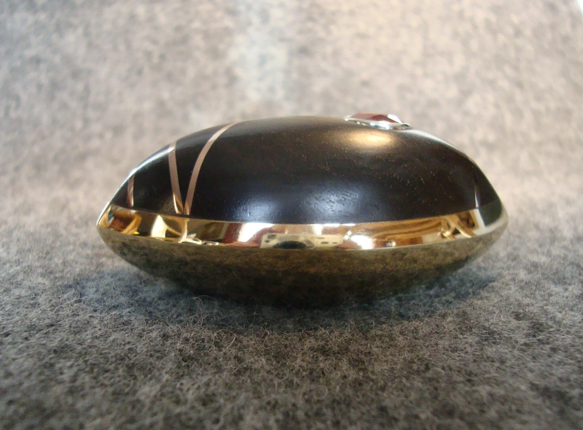 Side view of the gold memory box