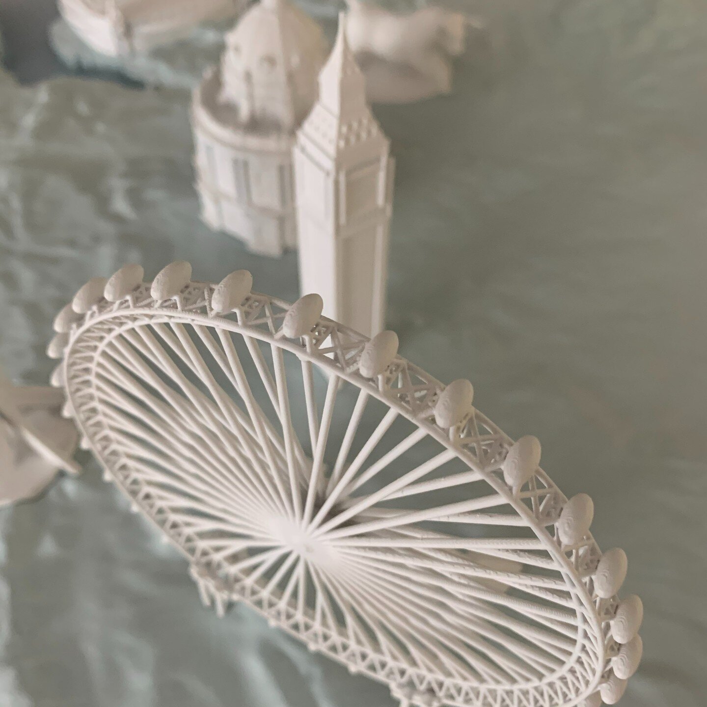 This image of a #3dprinted #londoneye shows the detail and intricacy that our #stereolithography #3dprinters can achieve. For context the London Eye and other London icons are hand size....#3dprinting #3dprint