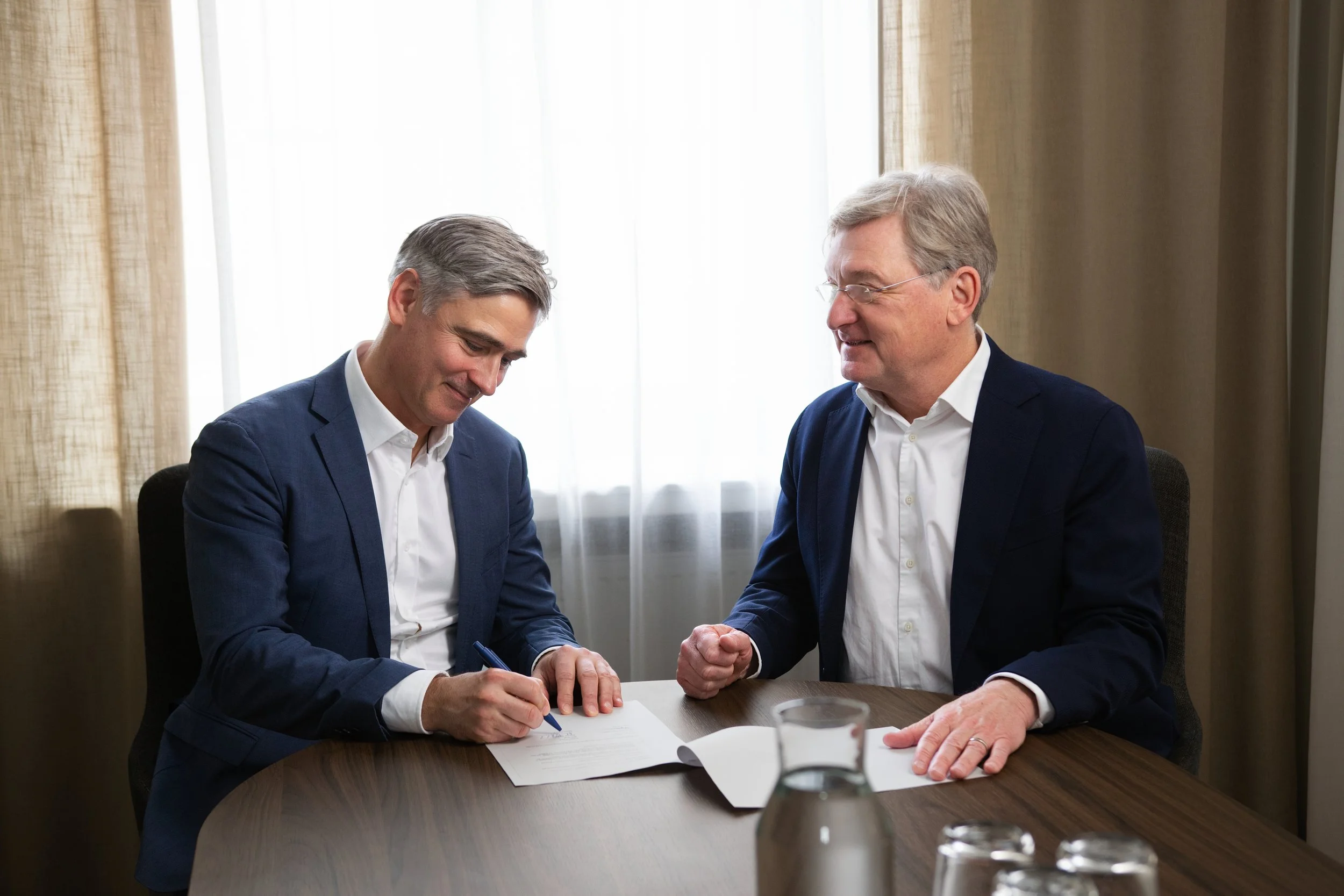 Marcin Kotlarek, vd RFTB och Björn Nilsson, vd Gotlandsbolaget, inleder samarbete för ett friskare Östersjön. 