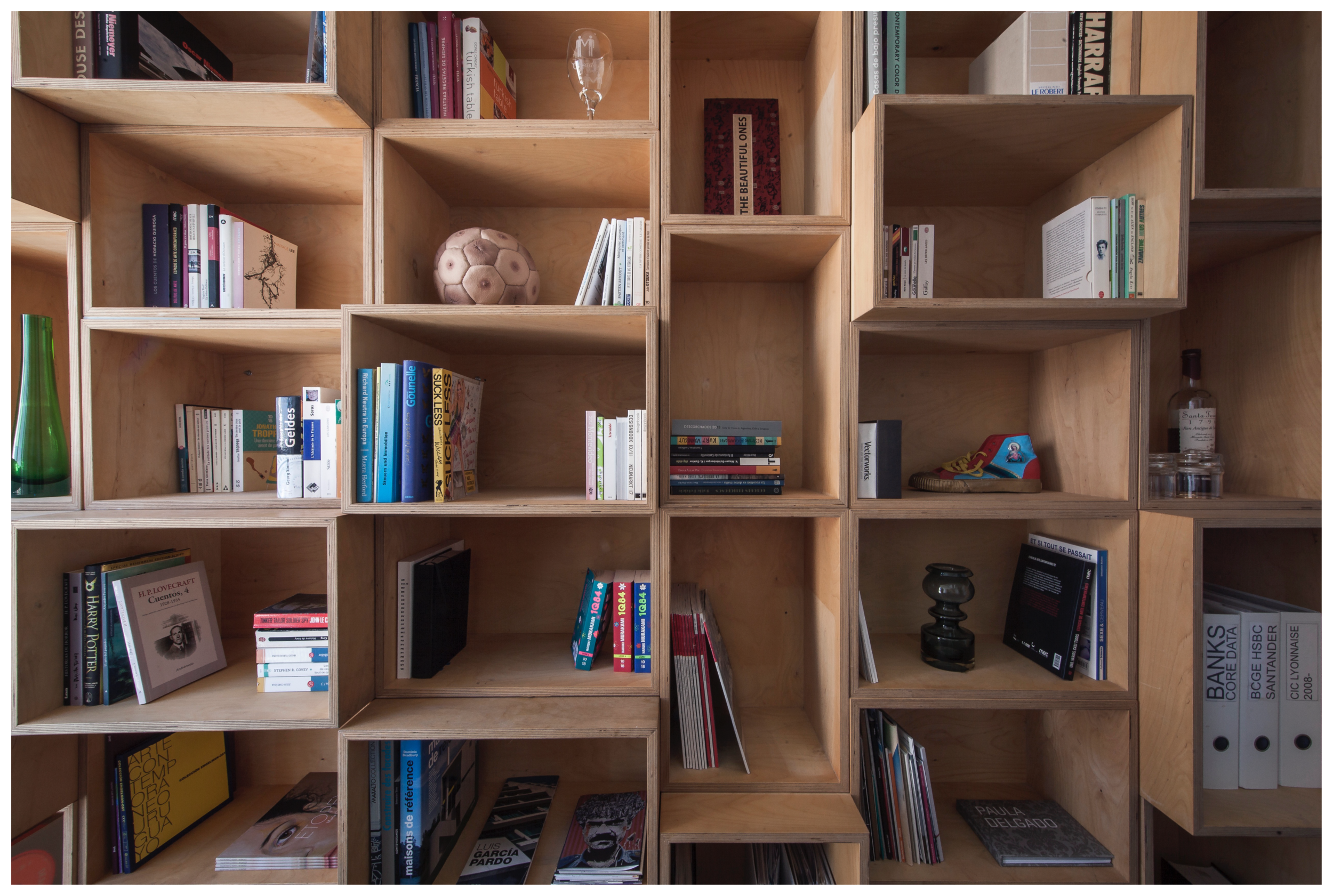 Nomadic library, Installation, plywood