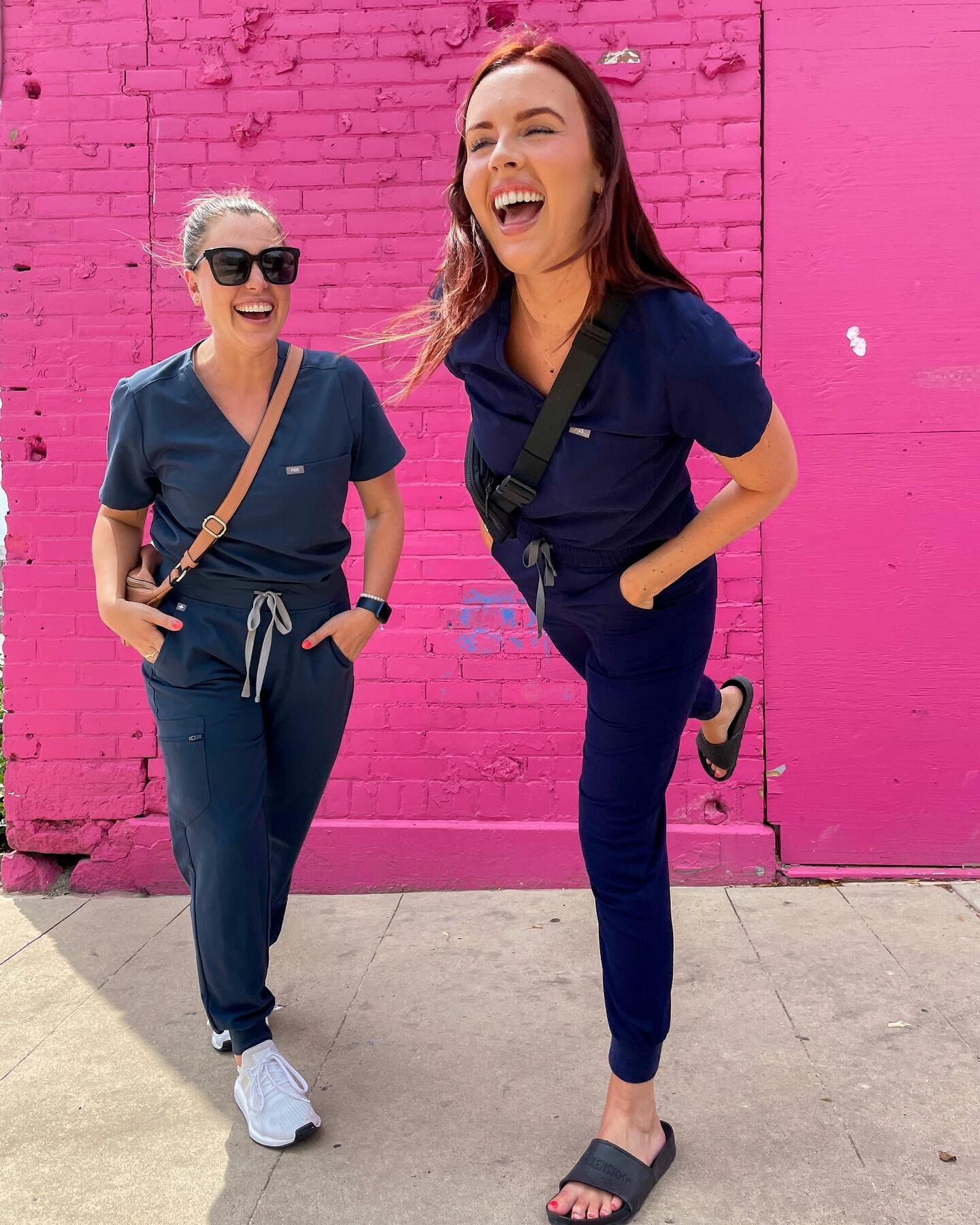 We took these pics to show the difference between the new @wearfigs dark harbour &amp; navy &hellip; but really we used it as an excuse to go get lunch. Now that&rsquo;s what we call a business write-off 😂

#thatsawriteoff #wearfigs #wearfigsambassa