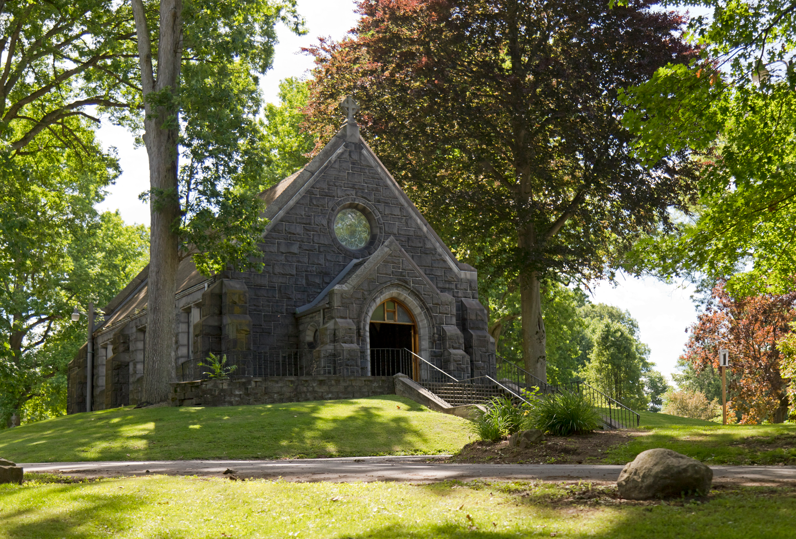 Stories from the grave: Oakwood Cemetery tour brings local history to life
