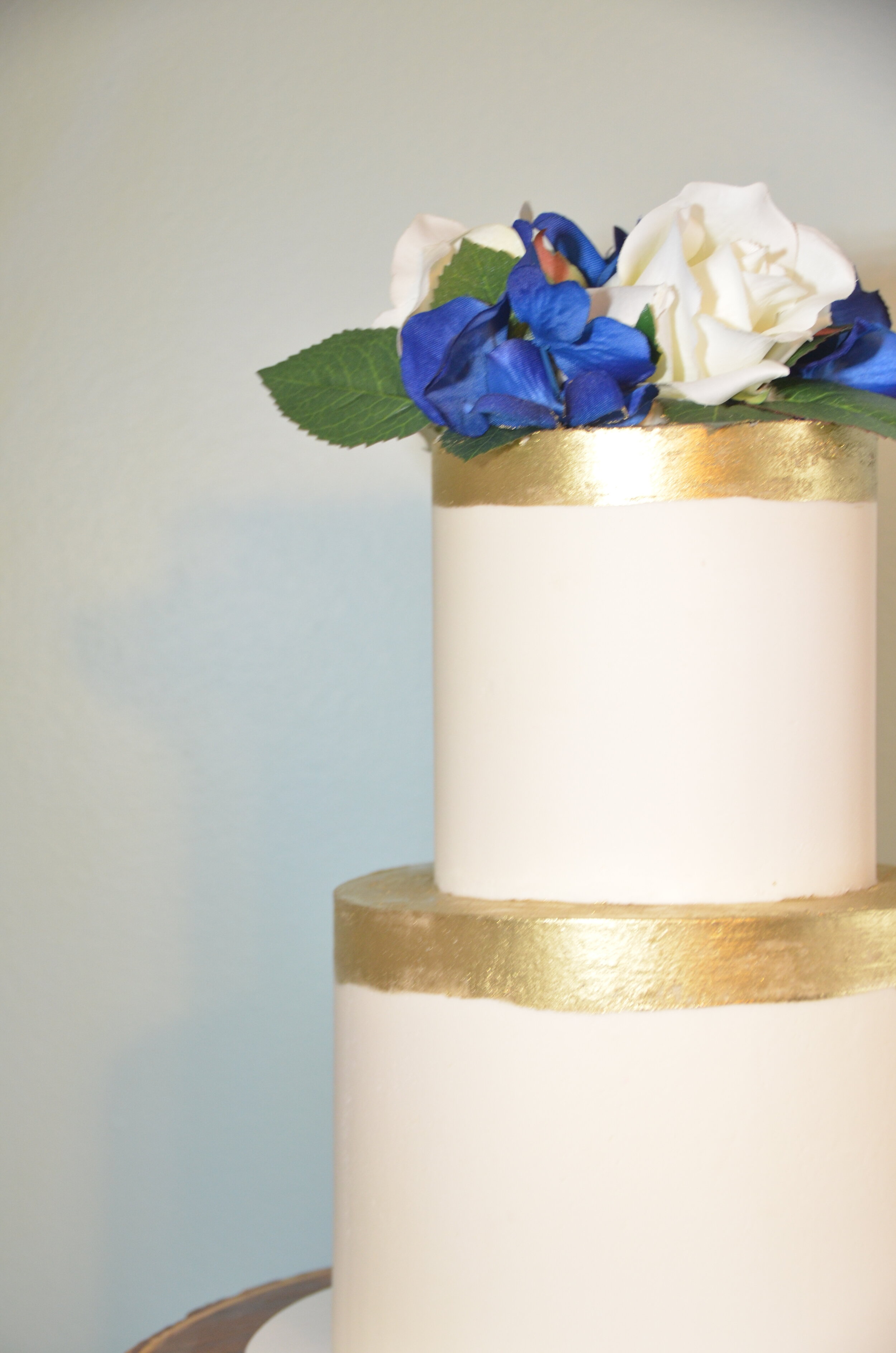 Gold Accent Sweetheart Wedding Cake