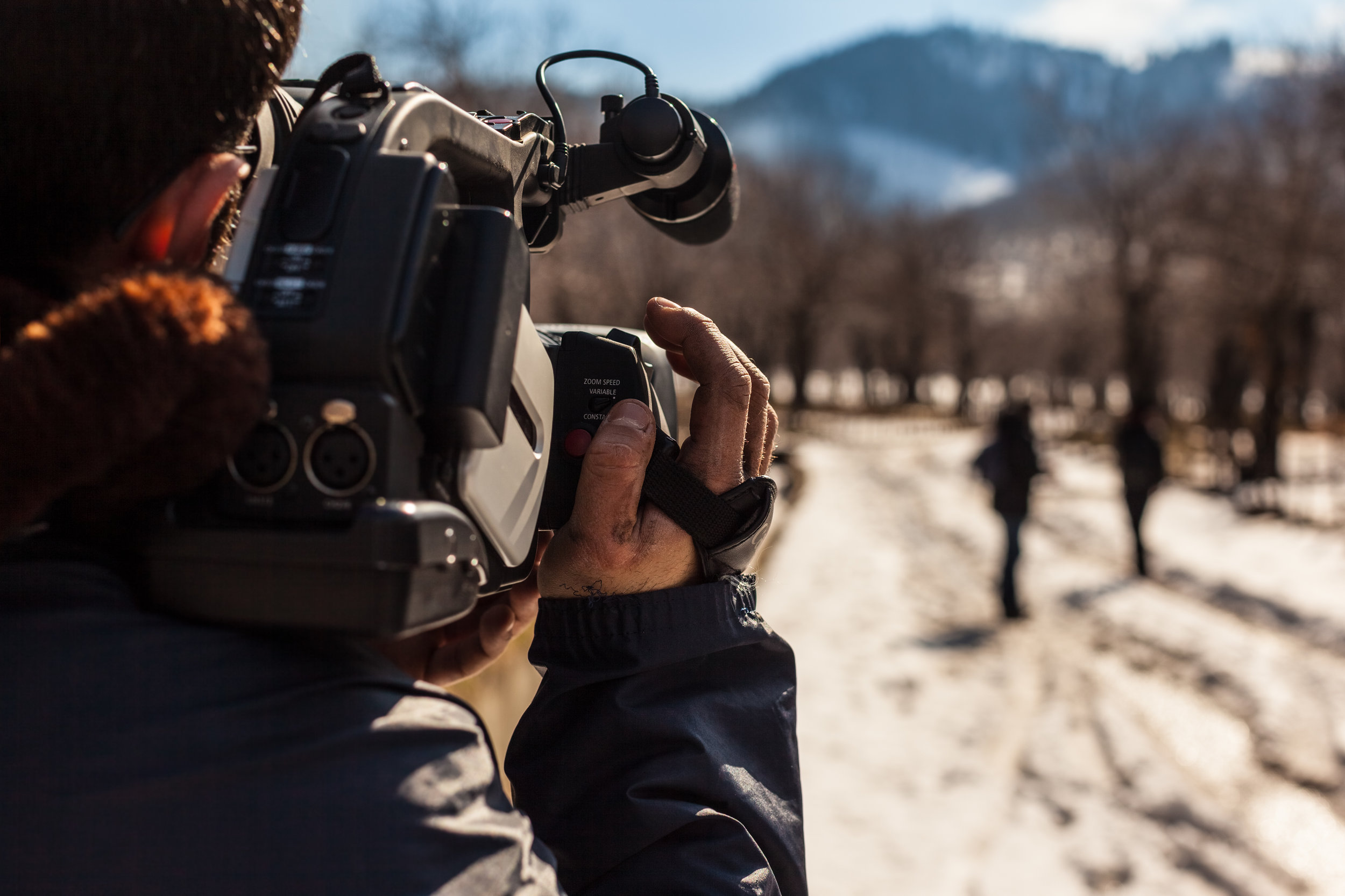 I saw an documentary. Съемка репортажа. Репортажная фотография. Репортаж журналистика.