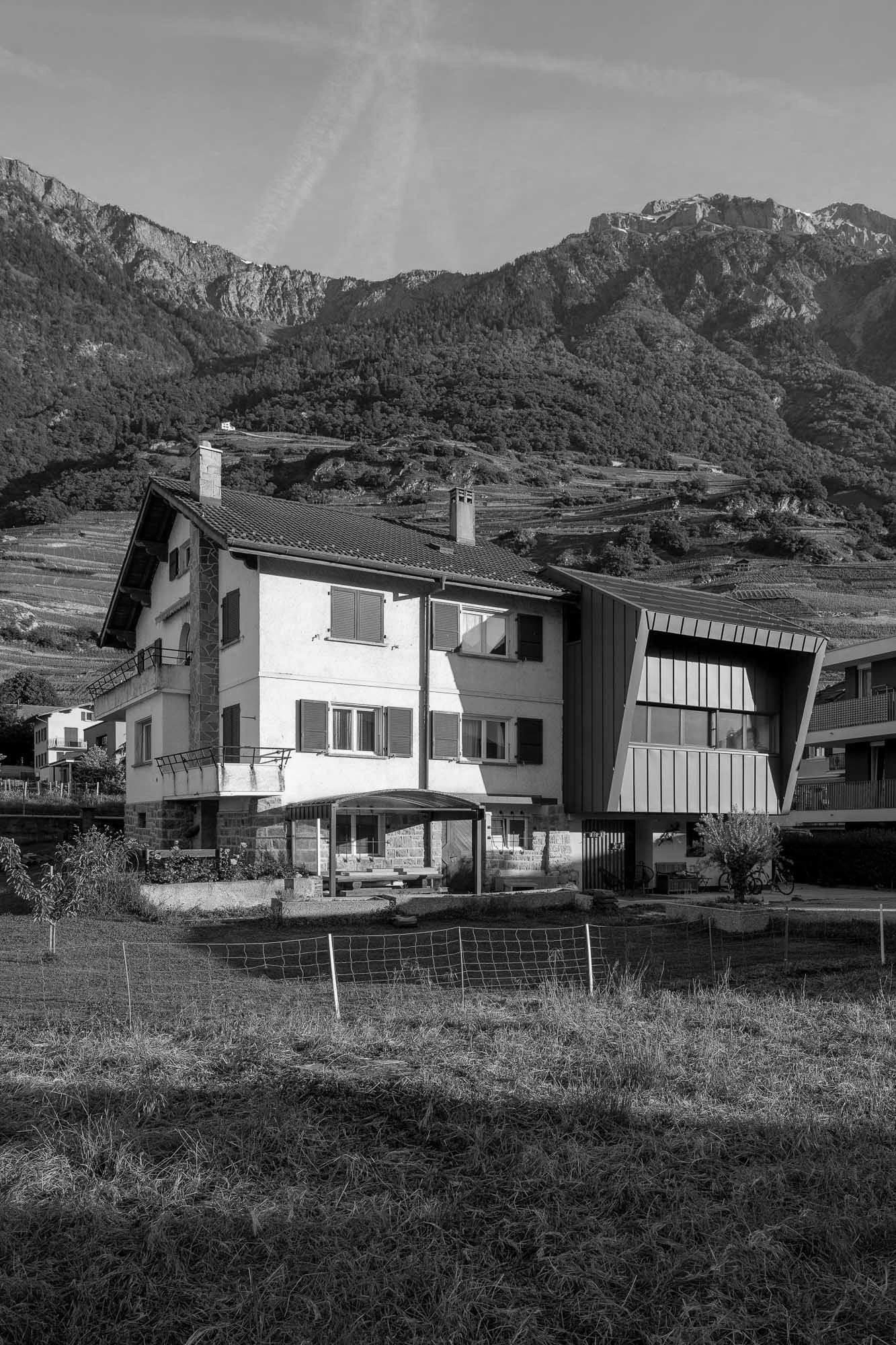 Transformation et surélévation d’une habitation existante </br><I>Fully</I>