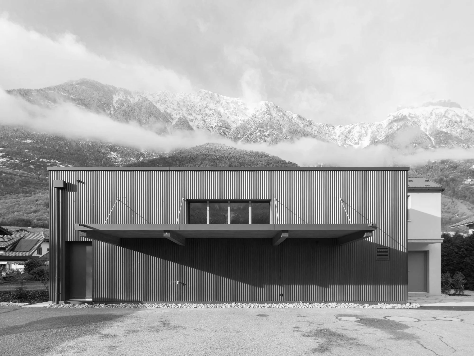 Transformation d’un garage automobile Renaud en habitation  </br><I>Fully</I>