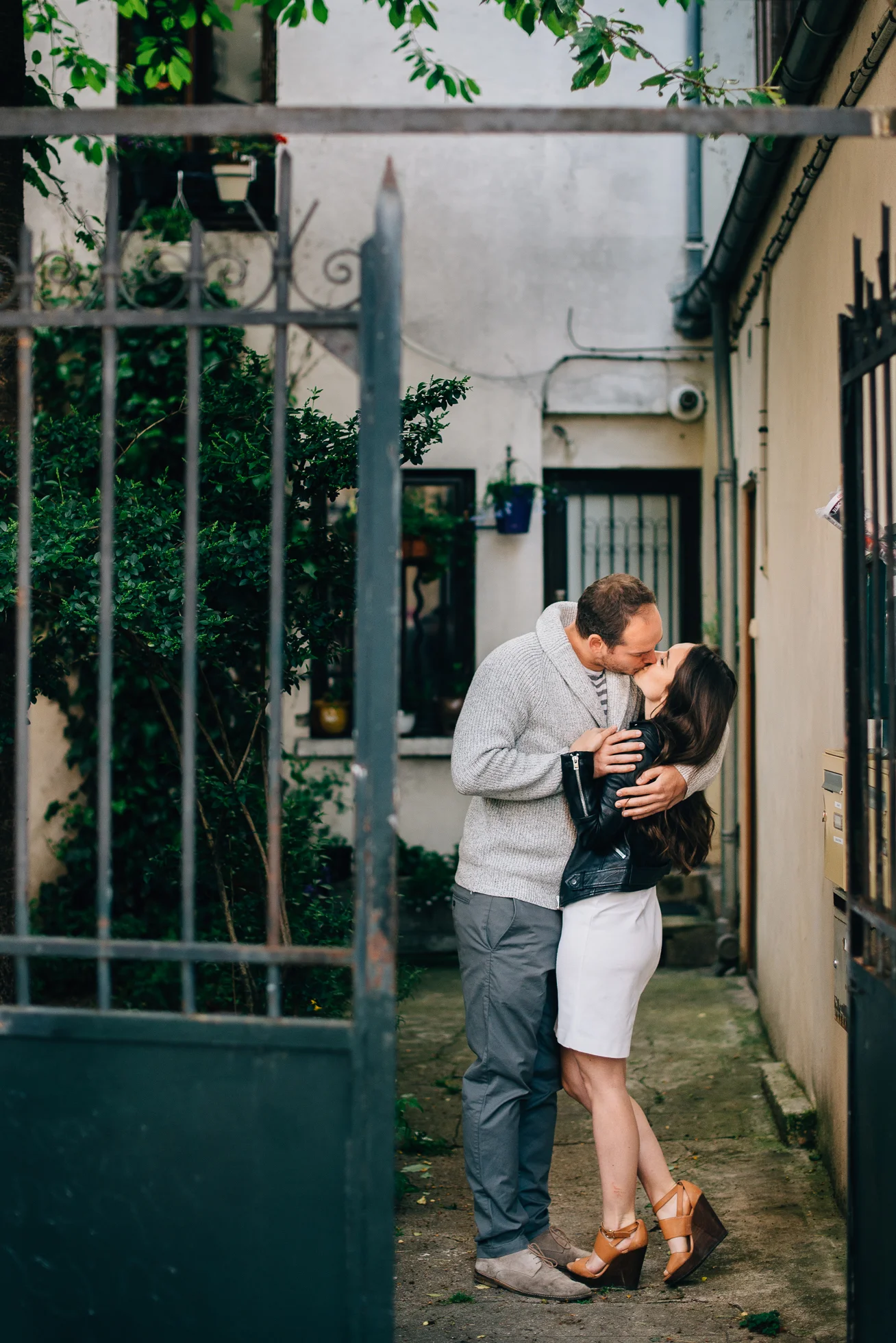 engagement shoot in Paris, France - Sara Monika, Photographer