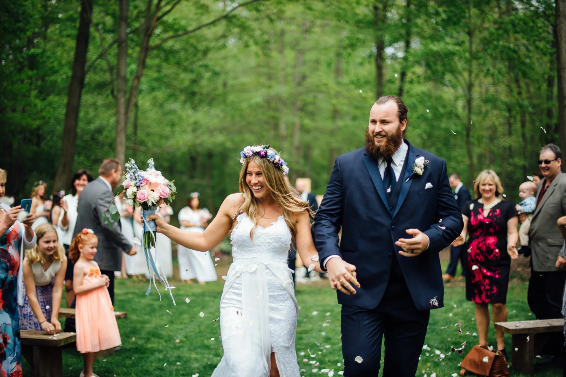 Outdoor wedding ceremony at Fernwood Hills in London, Ontario photographed by Sara Monika, Photographer.