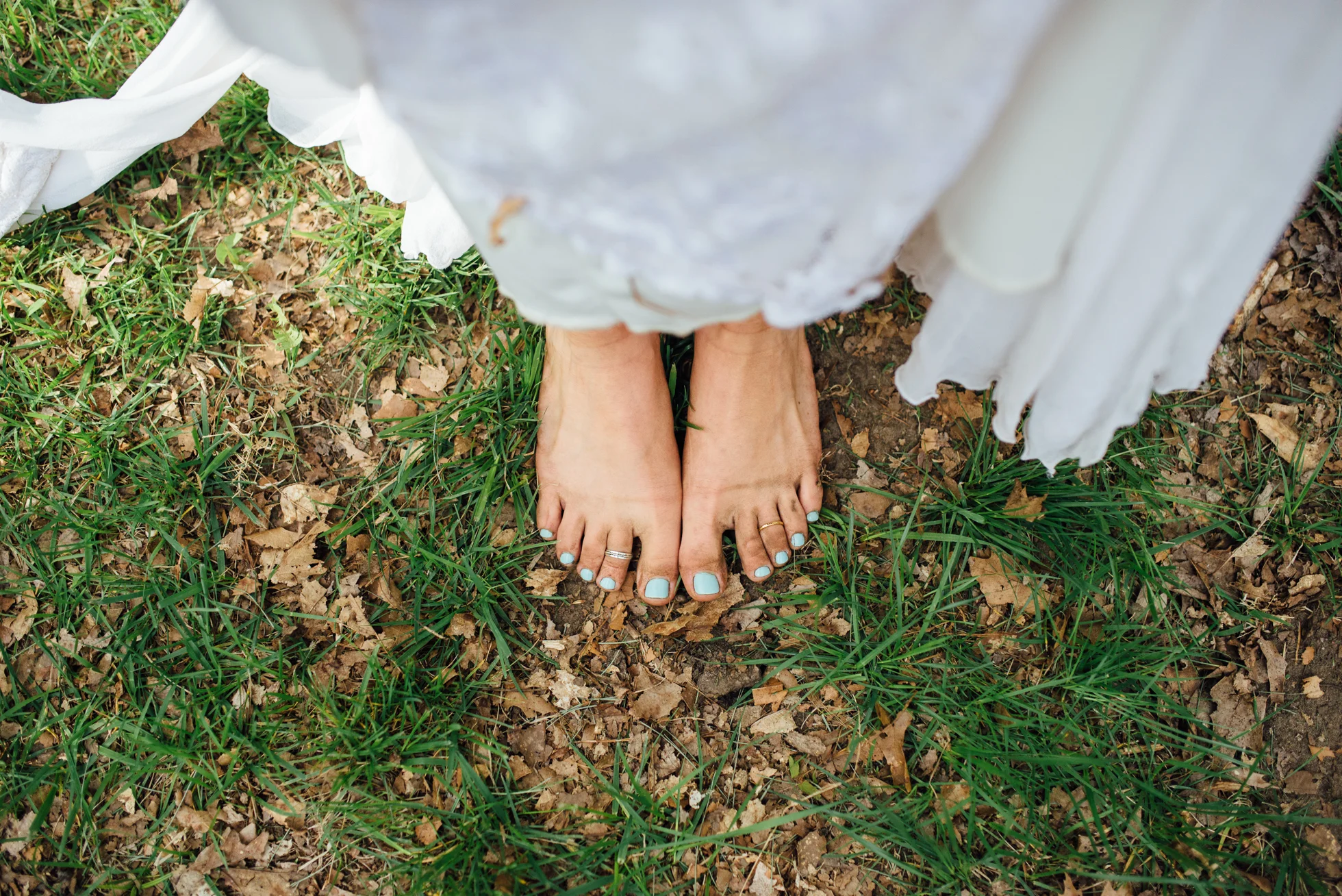 Fernwood Hills London Ontario Bohemian Wedding - free-spirited boho bride with flower crown - Grace Loves Lace wedding dress - barefoot bride